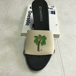 OneSole NIB Beige Palm Top